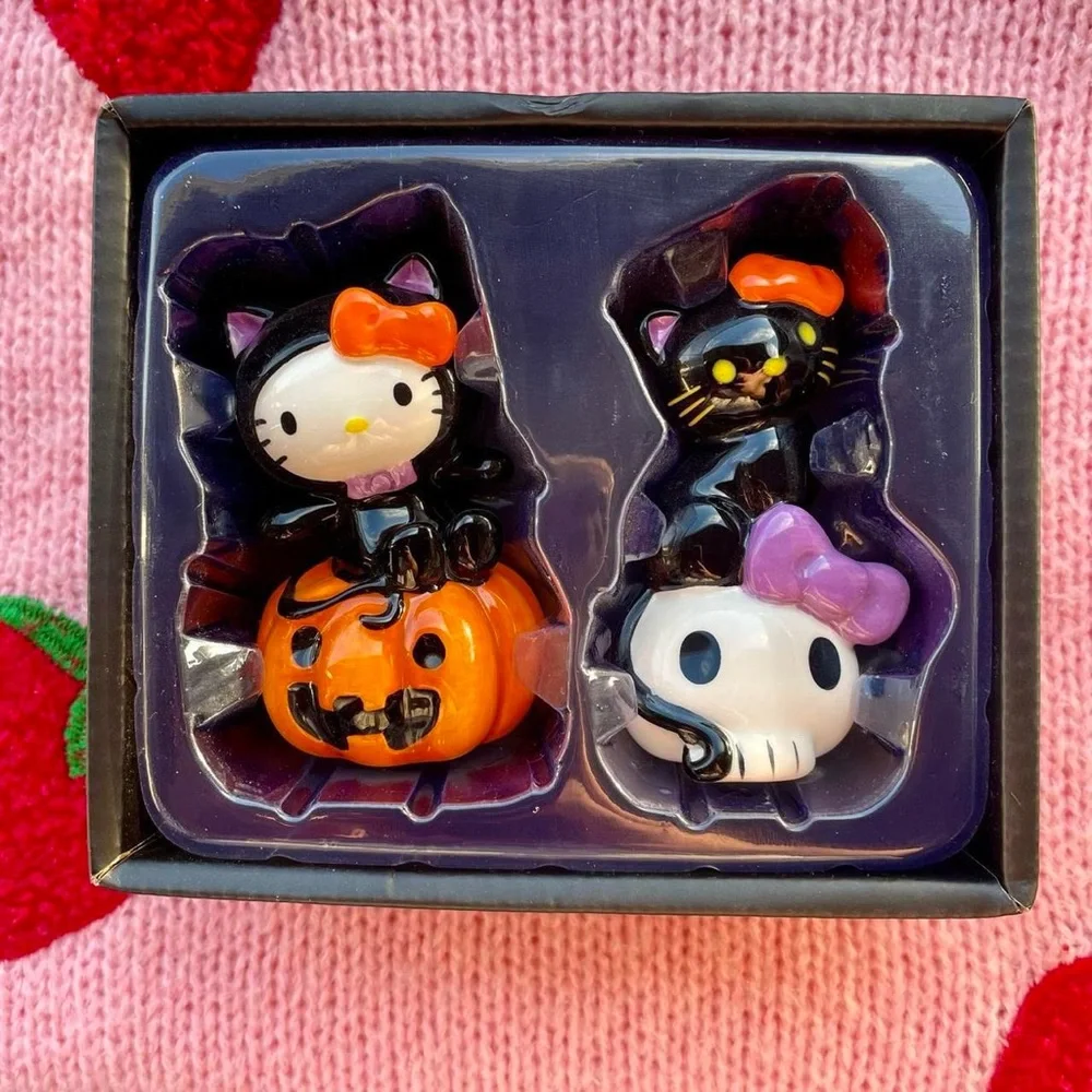 Sanrio Hello Kitty Halloween Pumpkin and Black Cat Ceramic Salt and Pepper Set